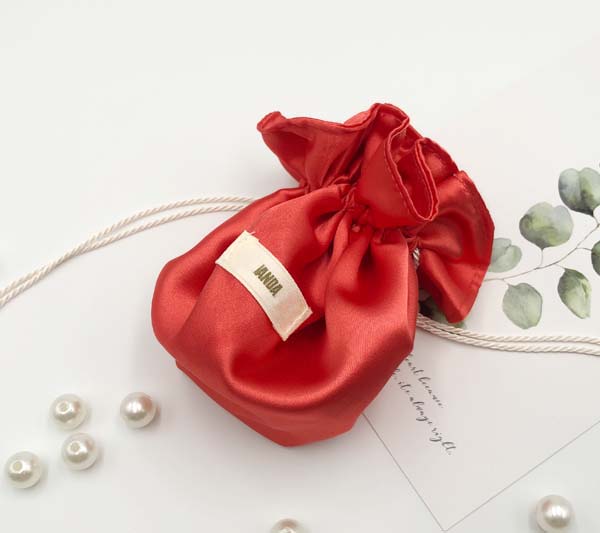 Custom Jewelry Pouches: Wrapping Emotions, Not Just Jewelry